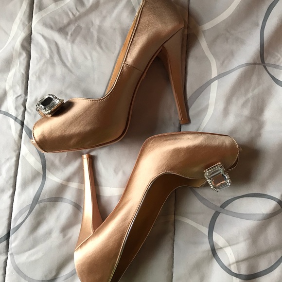 Gold nude pump heels Badgley Mischka bridal - Picture 3 of 10